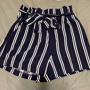 Tie high wasted shorts